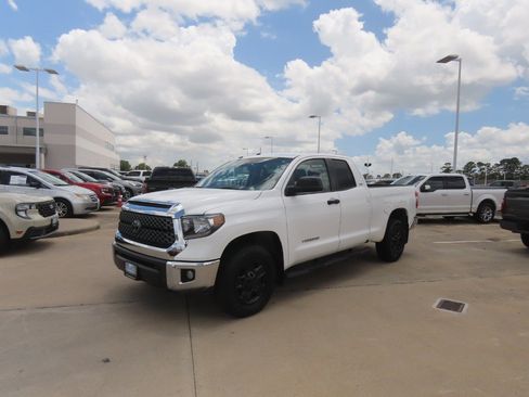 Used 2019 Toyota Tundra SR5 w/ SR5 Upgrade Package RWD image 2