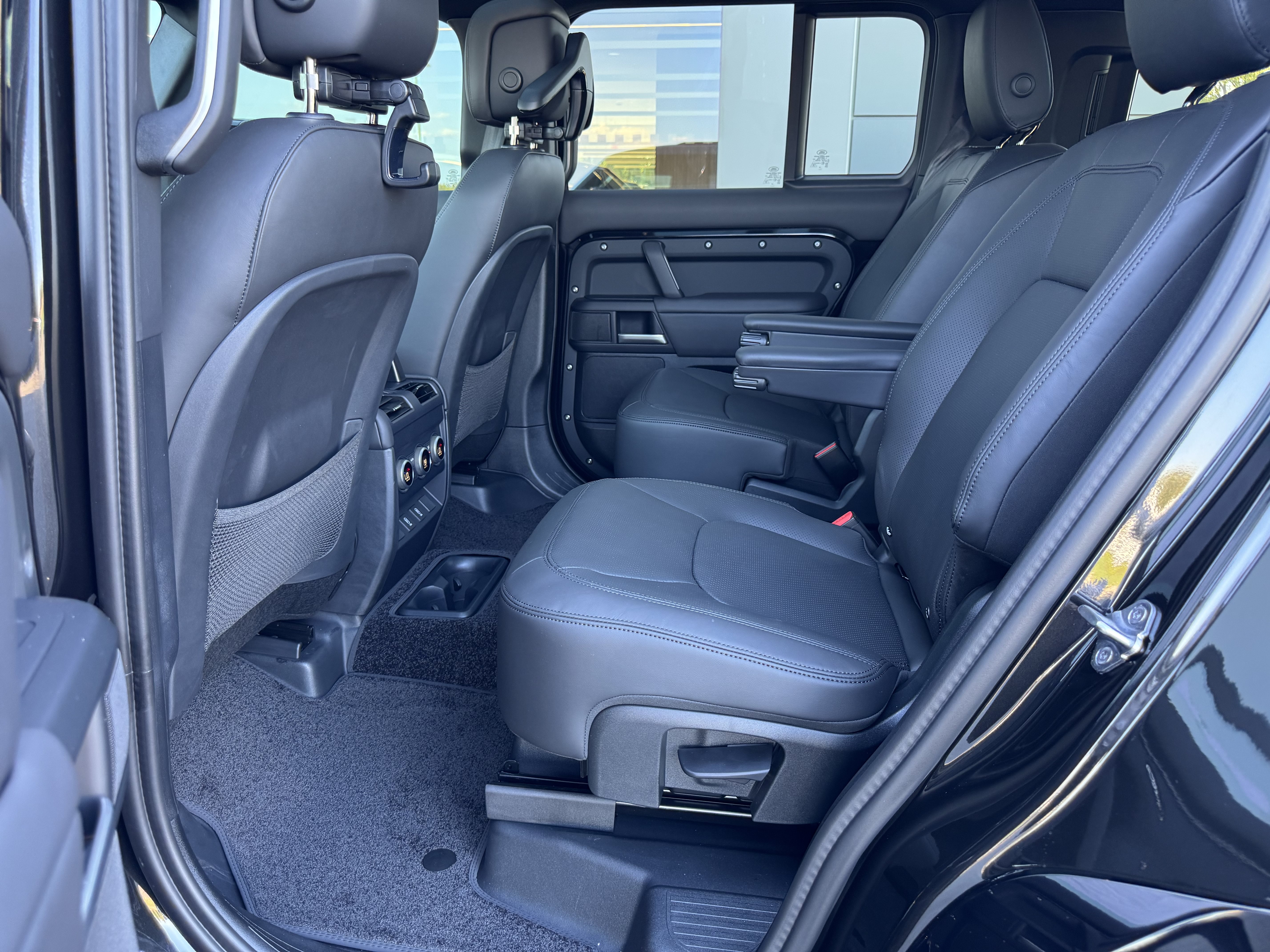 New 2026 Land Rover Defender 130 X-Dynamic SE AWD/4WD image 5