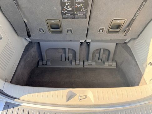 Used 2019 Kia Sedona LX image 8