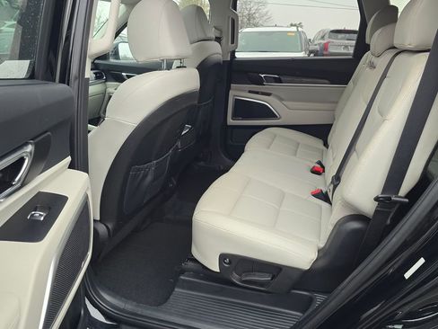 Certified 2022 Kia Telluride EX w/ Towing Package image 10
