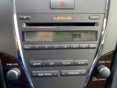 Used 2010 Lexus ES 350 w/ Preferred Accessory Package FWD image 21