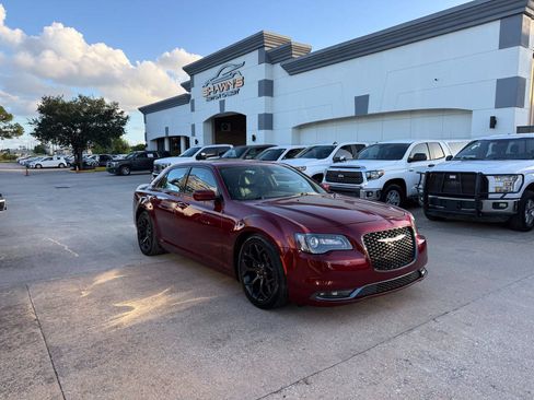 Used 2019 Chrysler 300 S RWD image 2