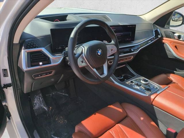 Used 2024 BMW X7 xDrive40i w/ Parking Assistance Package AWD/4WD image 10