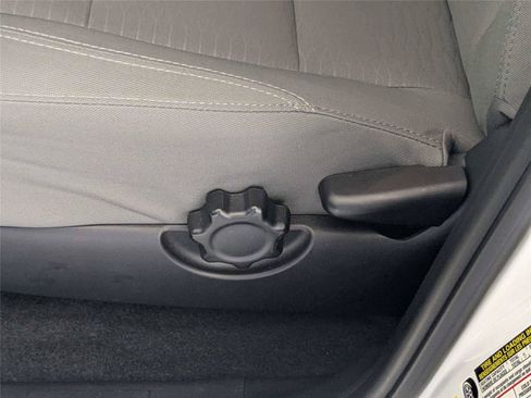 Used 2019 Toyota Tacoma SR5 RWD image 15