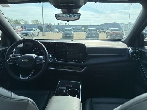 Used 2025 Chevrolet Equinox LT w/ Convenience Package II image 22