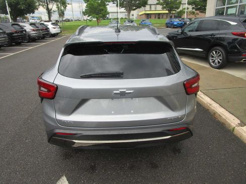 Used 2025 Chevrolet Trax ACTIV w/ Sunroof Package FWD image 6