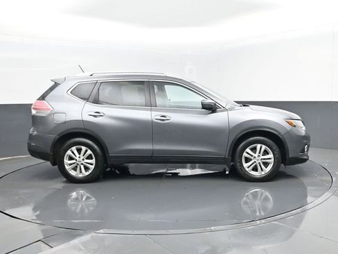 Used 2015 Nissan Rogue SV w/ SV Premium Package image 4