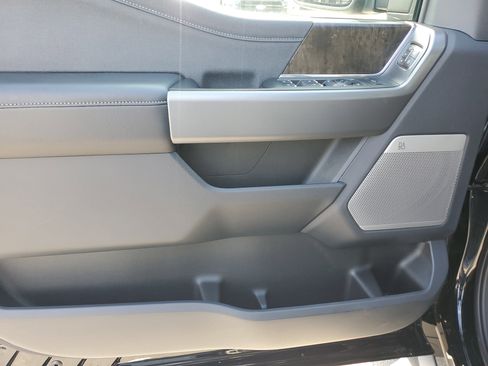 New 2025 Ford F250 Lariat w/ Black Appearance Package image 13