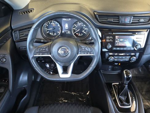 Used 2017 Nissan Rogue SV AWD/4WD image 14