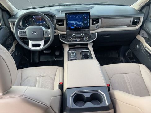 Used 2024 Ford Expedition Limited image 16
