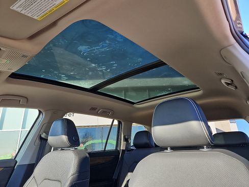 Certified 2025 Volkswagen Atlas SE w/ Panoramic Sunroof Package image 13