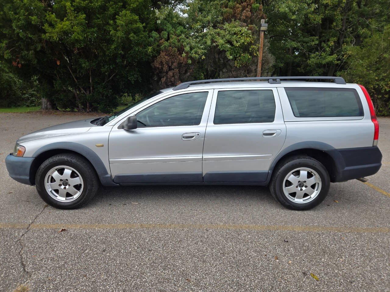 Used 2004 Volvo V70 AWD/4WD image 4