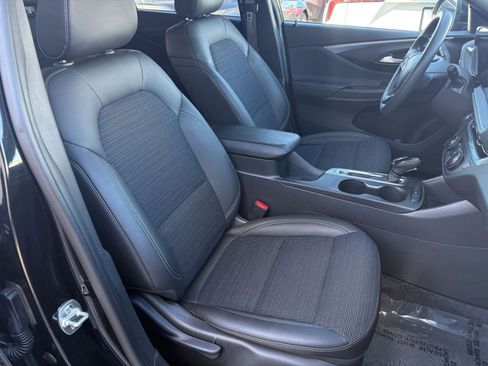 Used 2025 Buick Envista Preferred image 35