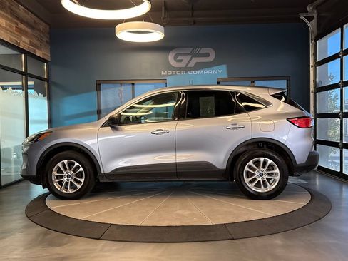 Used 2022 Ford Escape SE w/ Cold Weather Package AWD/4WD image 6