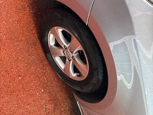 Used 2014 Toyota Sienna L image 5