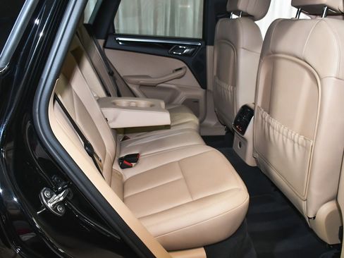 Used 2025 Porsche Macan image 51