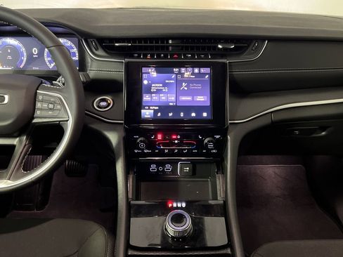 New 2025 Jeep Grand Cherokee Laredo image 28