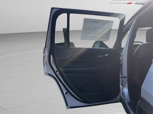 New 2025 Jeep Grand Cherokee L Altitude image 12