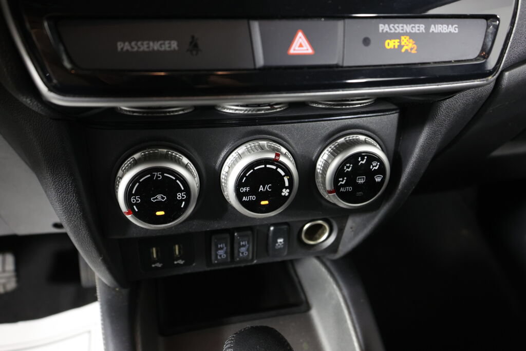 Used 2021 Mitsubishi Outlander Sport SE FWD image 35