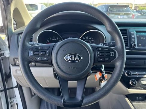 Used 2021 Kia Sedona LX FWD image 17