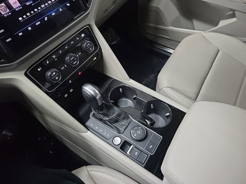 Used 2023 Volkswagen Atlas SE image 27