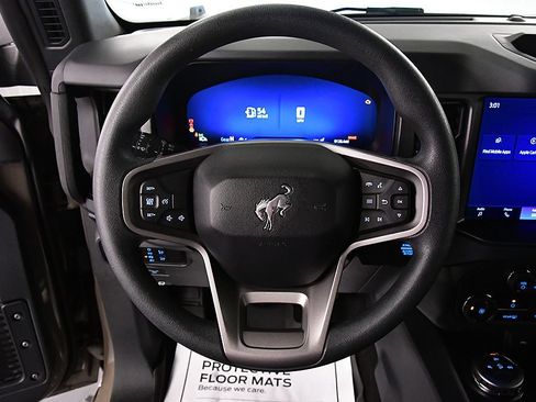 Used 2025 Ford Bronco 4-Door AWD/4WD image 16