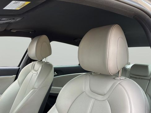 Used 2022 Genesis G70 2.0T RWD image 14