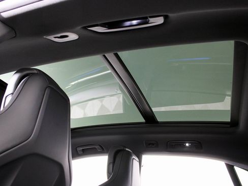 Certified 2025 Porsche Macan 4 Electric AWD/4WD image 19