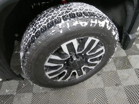 Used 2024 GMC Sierra 3500 Denali Ultimate image 9