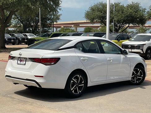 Used 2025 Nissan Sentra SV FWD image 4