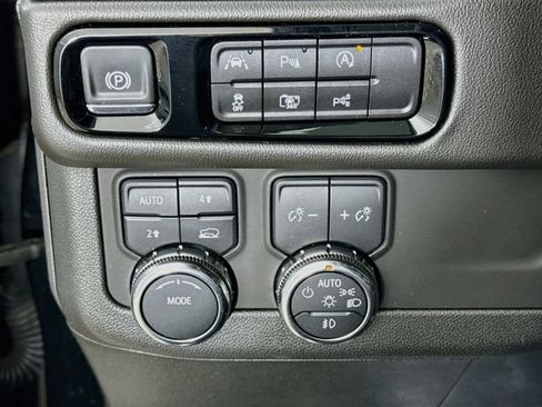 Used 2025 GMC Yukon XL Elevation AWD/4WD image 11