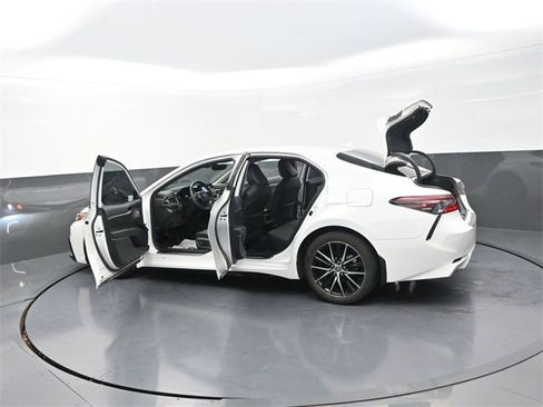 Used 2022 Toyota Camry SE image 37