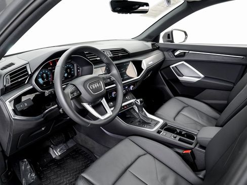 Certified 2025 Audi Q3 2.0T Premium Plus w/ Premium Plus Package image 4