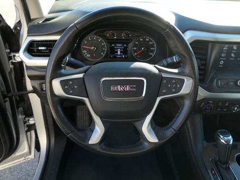 Used 2019 GMC Acadia SLE image 17