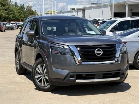 Used 2025 Nissan Pathfinder SL AWD/4WD image 1