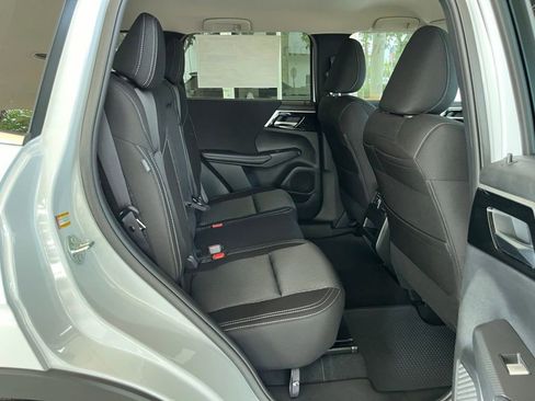 Used 2024 Mitsubishi Outlander ES image 17