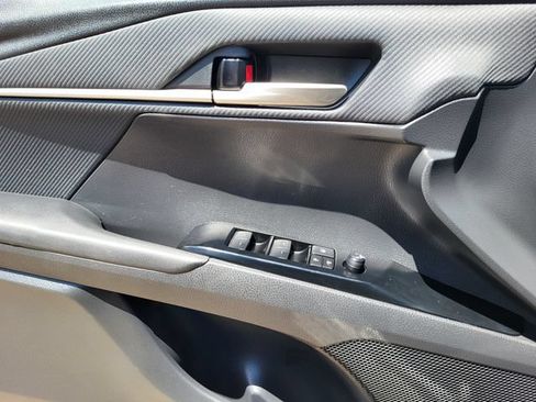 Used 2025 Toyota Camry SE FWD image 13