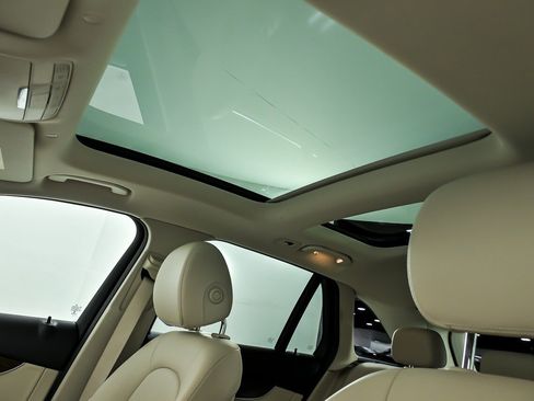 Used 2022 Mercedes-Benz GLC 300 4MATIC image 23