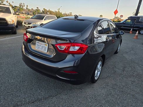 Used 2017 Chevrolet Cruze LT FWD image 18