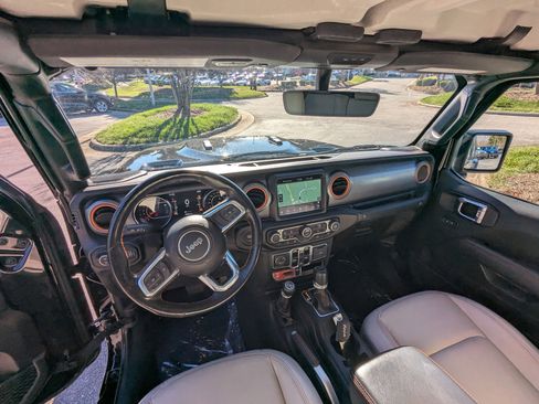 Used 2022 Jeep Gladiator Mojave w/ Cold Weather Group image 12