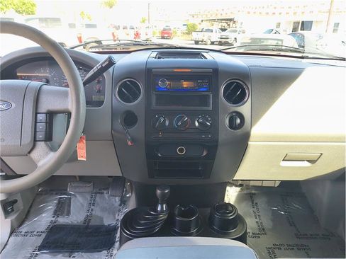 Used 2006 Ford F150 XLT image 6