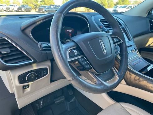 Used 2020 Lincoln Nautilus Reserve image 15