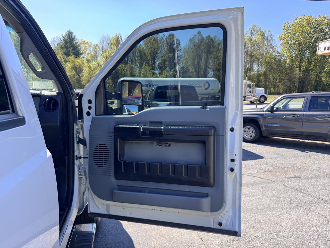 Used 2015 Ford F250 XL w/ Power Equipment Group AWD/4WD image 13