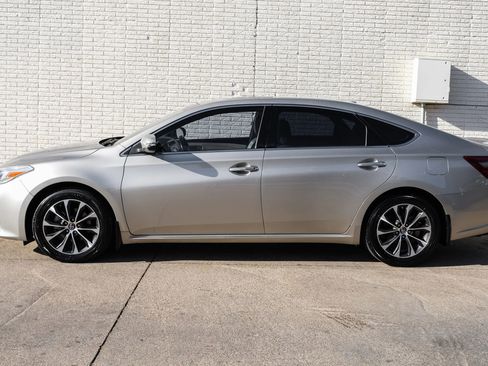 Used 2016 Toyota Avalon XLE Premium image 11
