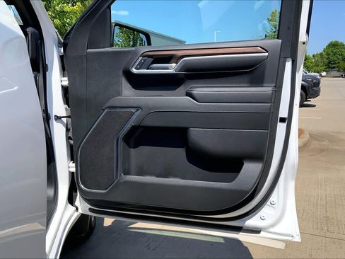 Used 2025 Chevrolet Silverado 1500 LT RWD image 22