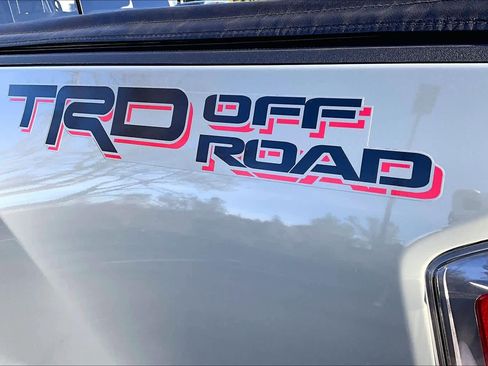 Certified 2022 Toyota Tacoma TRD Off-Road image 30