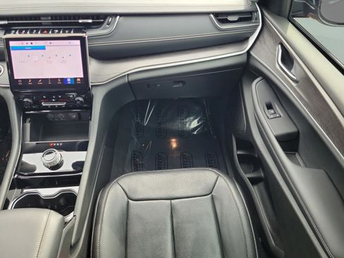 Used 2023 Jeep Grand Cherokee L Limited w/ Luxury Tech Group II image 21