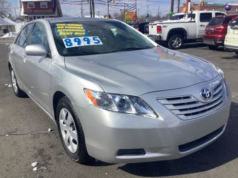Used 2009 Toyota Camry LE image 2