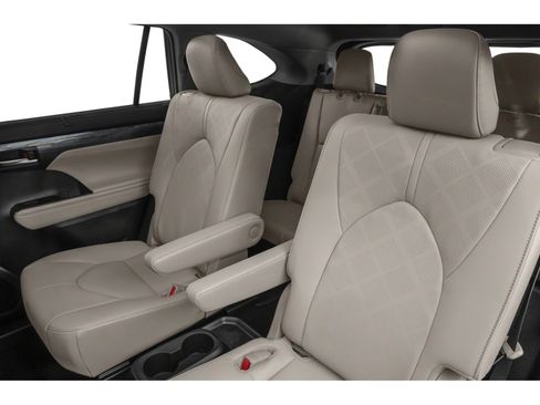 Certified 2021 Toyota Highlander Platinum AWD/4WD image 8