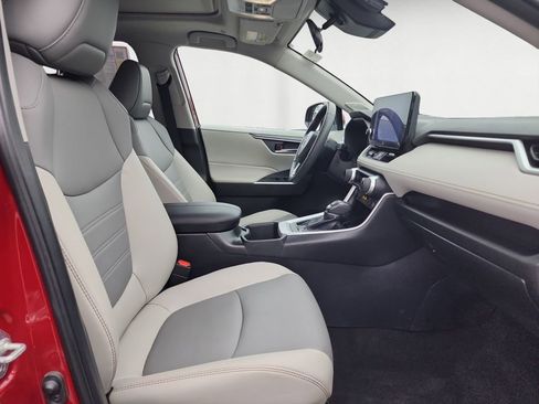 Used 2023 Toyota RAV4 XLE Premium image 15